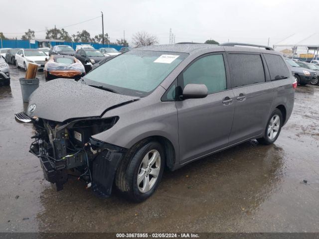 Photo 1 VIN: 5TDKZ3DC1HS782838 - TOYOTA SIENNA 