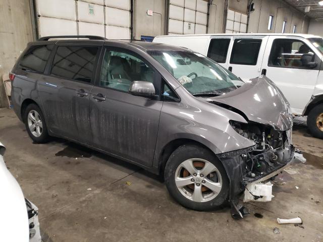 Photo 3 VIN: 5TDKZ3DC1HS795993 - TOYOTA SIENNA LE 