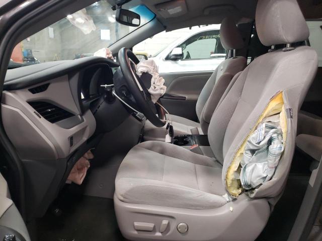 Photo 6 VIN: 5TDKZ3DC1HS795993 - TOYOTA SIENNA LE 