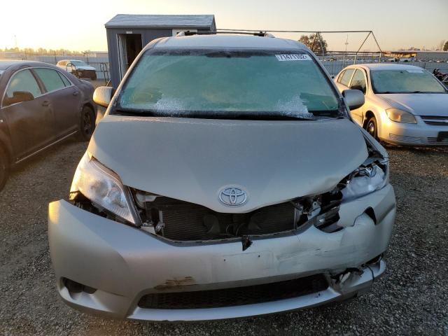 Photo 4 VIN: 5TDKZ3DC1HS798344 - TOYOTA SIENNA LE 