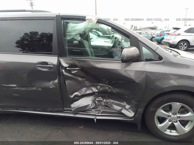 Photo 5 VIN: 5TDKZ3DC1HS807012 - TOYOTA SIENNA 