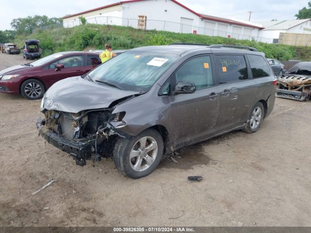 Photo 1 VIN: 5TDKZ3DC1HS809682 - TOYOTA SIENNA LE 