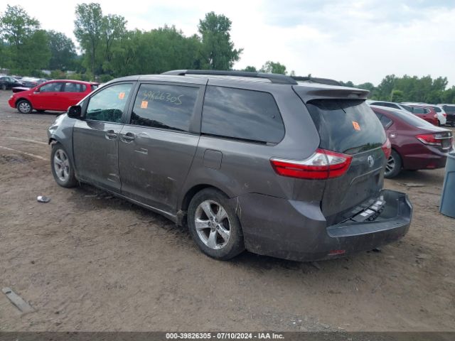 Photo 2 VIN: 5TDKZ3DC1HS809682 - TOYOTA SIENNA LE 