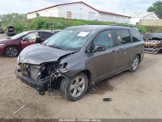 Photo 5 VIN: 5TDKZ3DC1HS809682 - TOYOTA SIENNA LE 