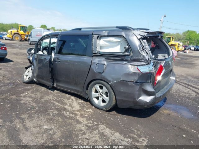 Photo 2 VIN: 5TDKZ3DC1HS811884 - TOYOTA SIENNA 