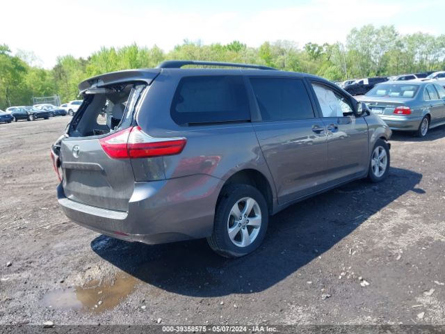 Photo 3 VIN: 5TDKZ3DC1HS811884 - TOYOTA SIENNA 