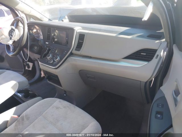 Photo 4 VIN: 5TDKZ3DC1HS816311 - TOYOTA SIENNA 