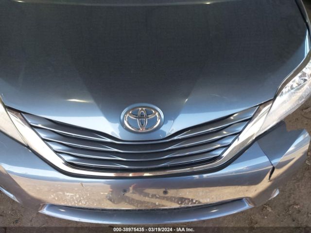 Photo 9 VIN: 5TDKZ3DC1HS822223 - TOYOTA SIENNA 