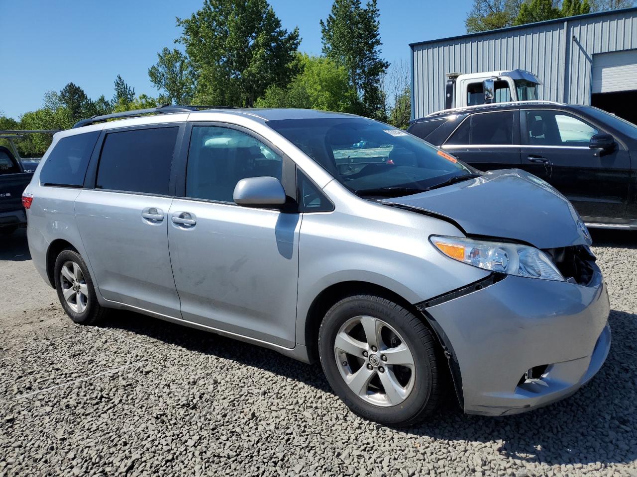 Photo 3 VIN: 5TDKZ3DC1HS836641 - TOYOTA SIENNA 