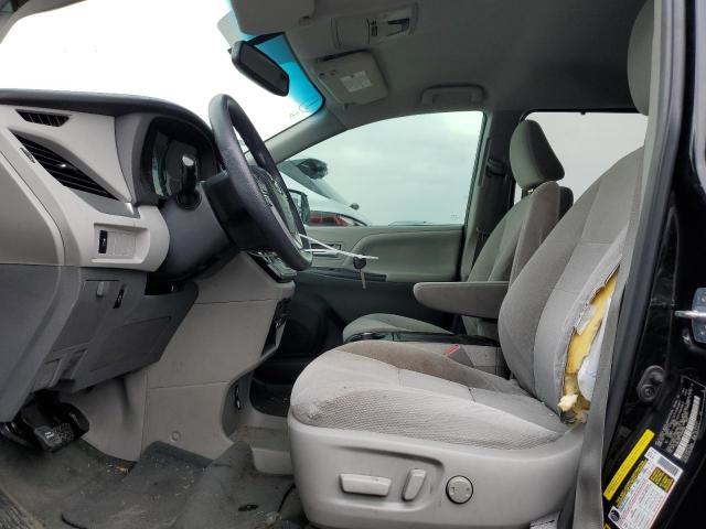 Photo 6 VIN: 5TDKZ3DC1HS868683 - TOYOTA SIENNA LE 