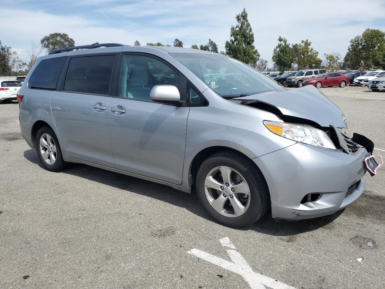 Photo 3 VIN: 5TDKZ3DC1HS874676 - TOYOTA SIENNA 