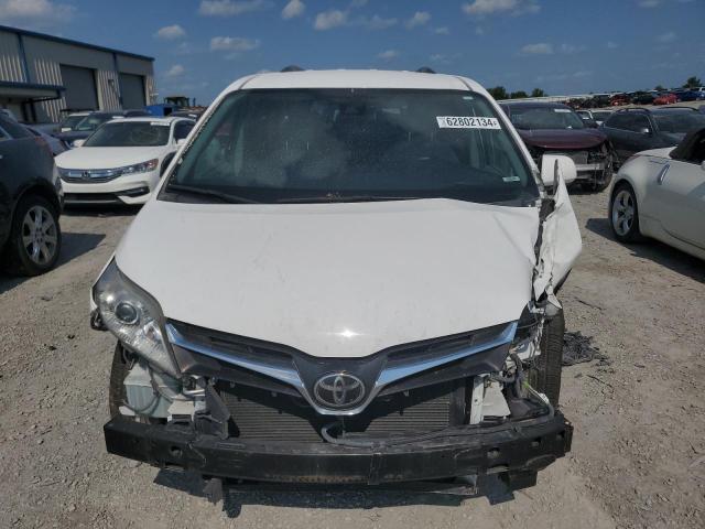 Photo 4 VIN: 5TDKZ3DC1JS910887 - TOYOTA SIENNA LE 