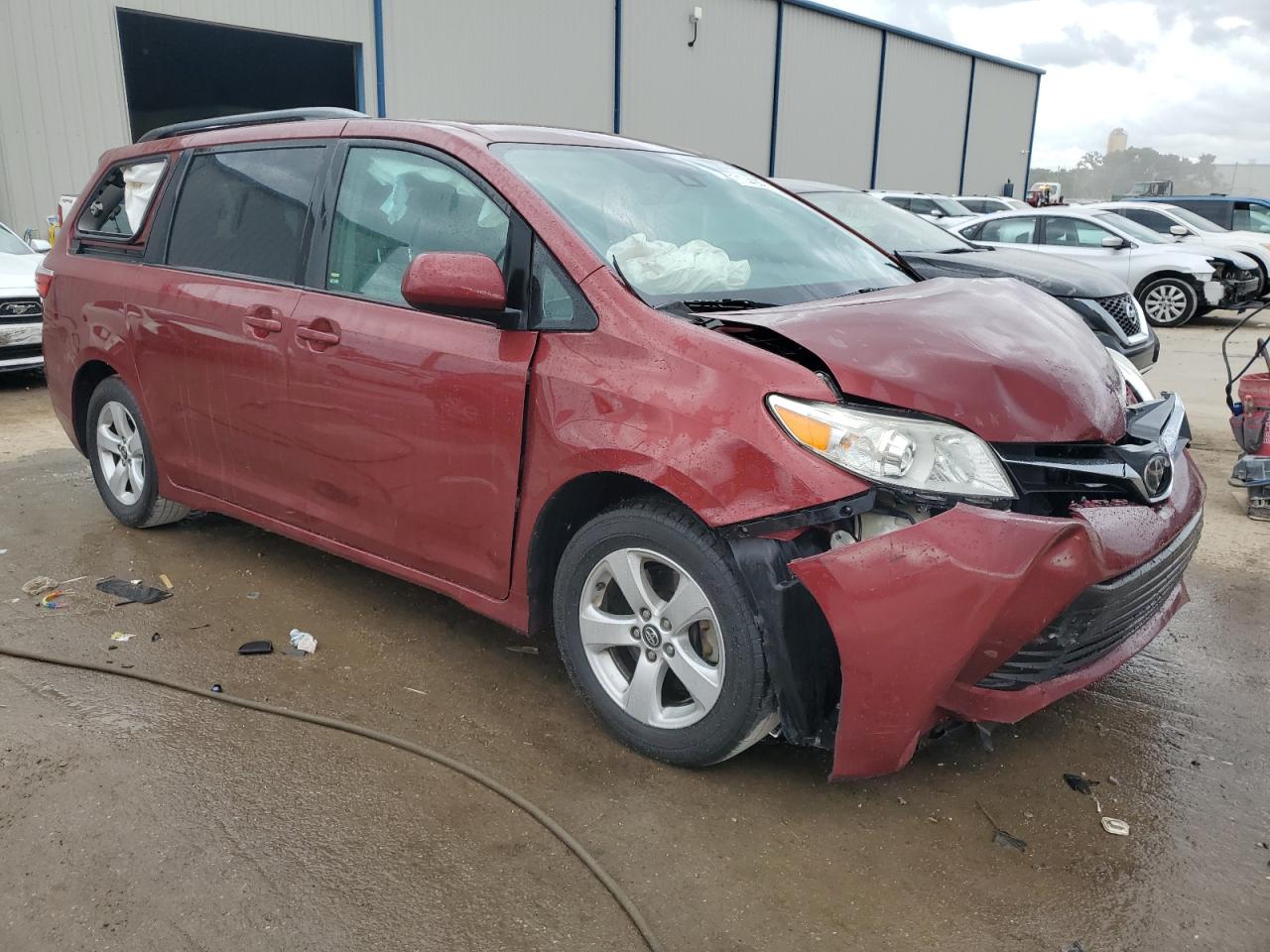 Photo 3 VIN: 5TDKZ3DC1JS912932 - TOYOTA SIENNA 