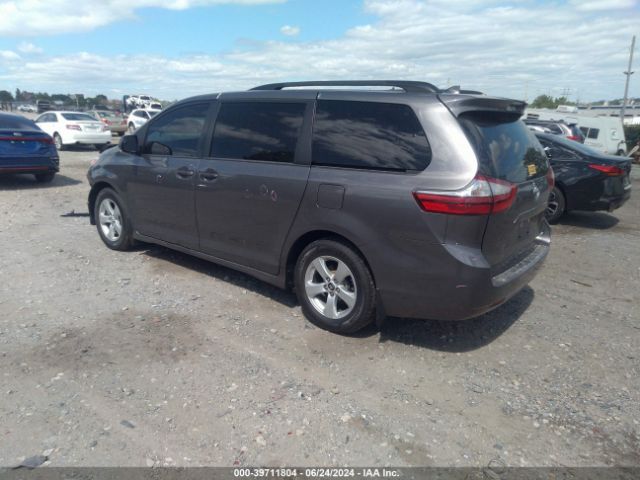 Photo 2 VIN: 5TDKZ3DC1JS961693 - TOYOTA SIENNA 