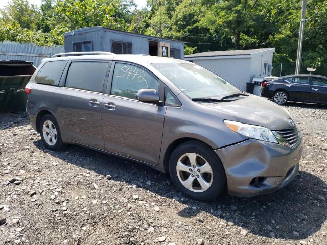 Photo 3 VIN: 5TDKZ3DC2HS770746 - TOYOTA SIENNA LE 