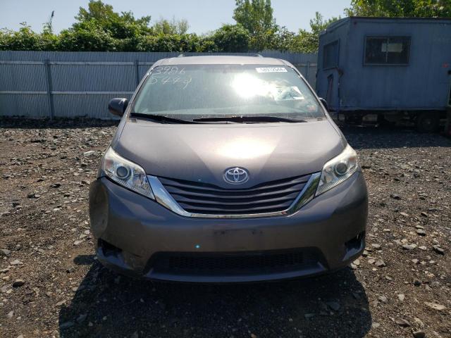 Photo 4 VIN: 5TDKZ3DC2HS770746 - TOYOTA SIENNA LE 