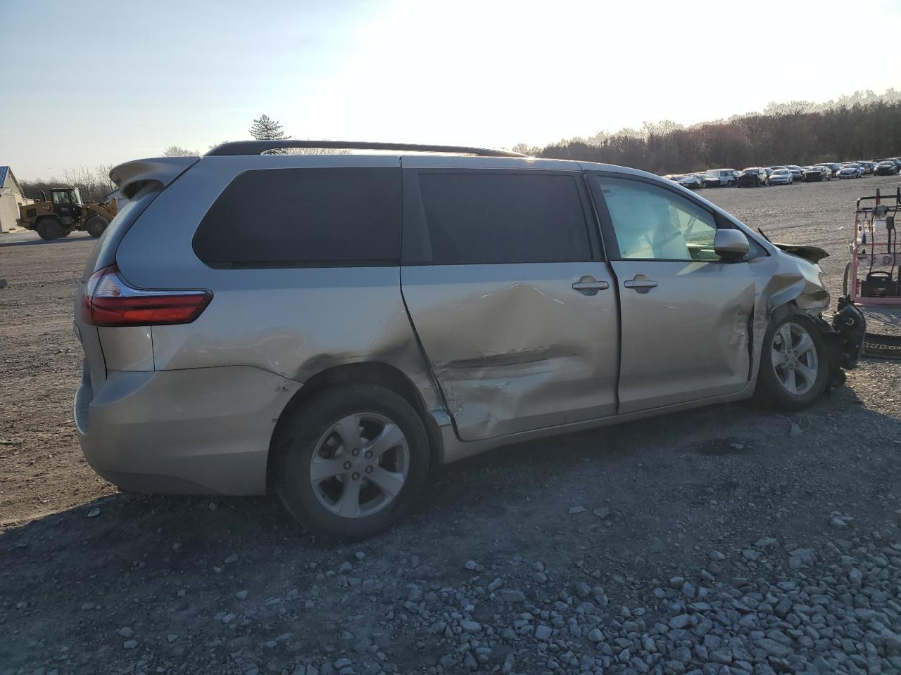 Photo 2 VIN: 5TDKZ3DC2HS772576 - TOYOTA SIENNA 