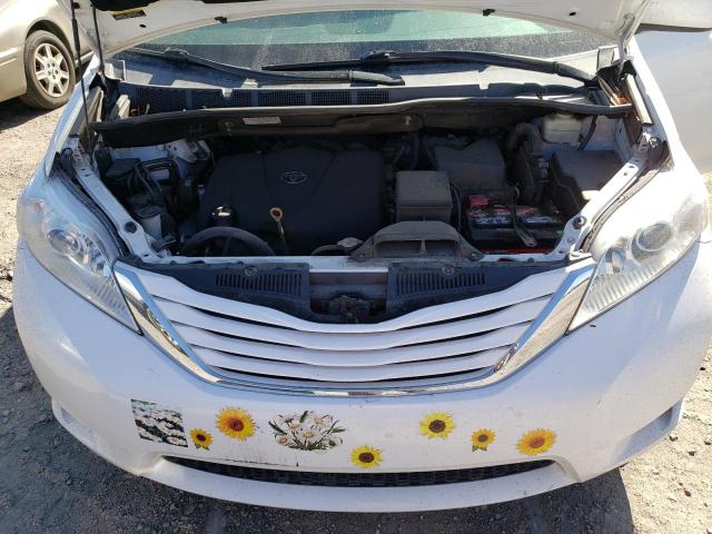 Photo 11 VIN: 5TDKZ3DC2HS779253 - TOYOTA SIENNA LE 