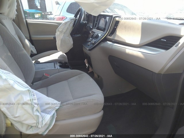 Photo 4 VIN: 5TDKZ3DC2HS787854 - TOYOTA SIENNA 