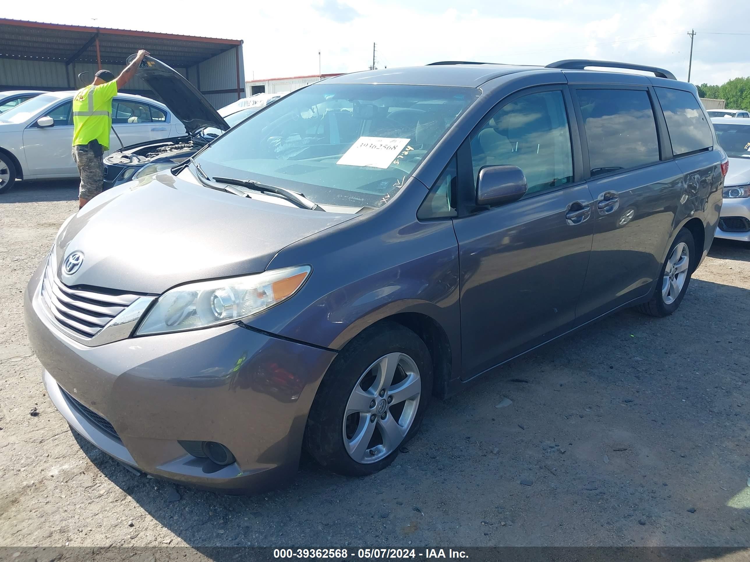 Photo 1 VIN: 5TDKZ3DC2HS798174 - TOYOTA SIENNA 