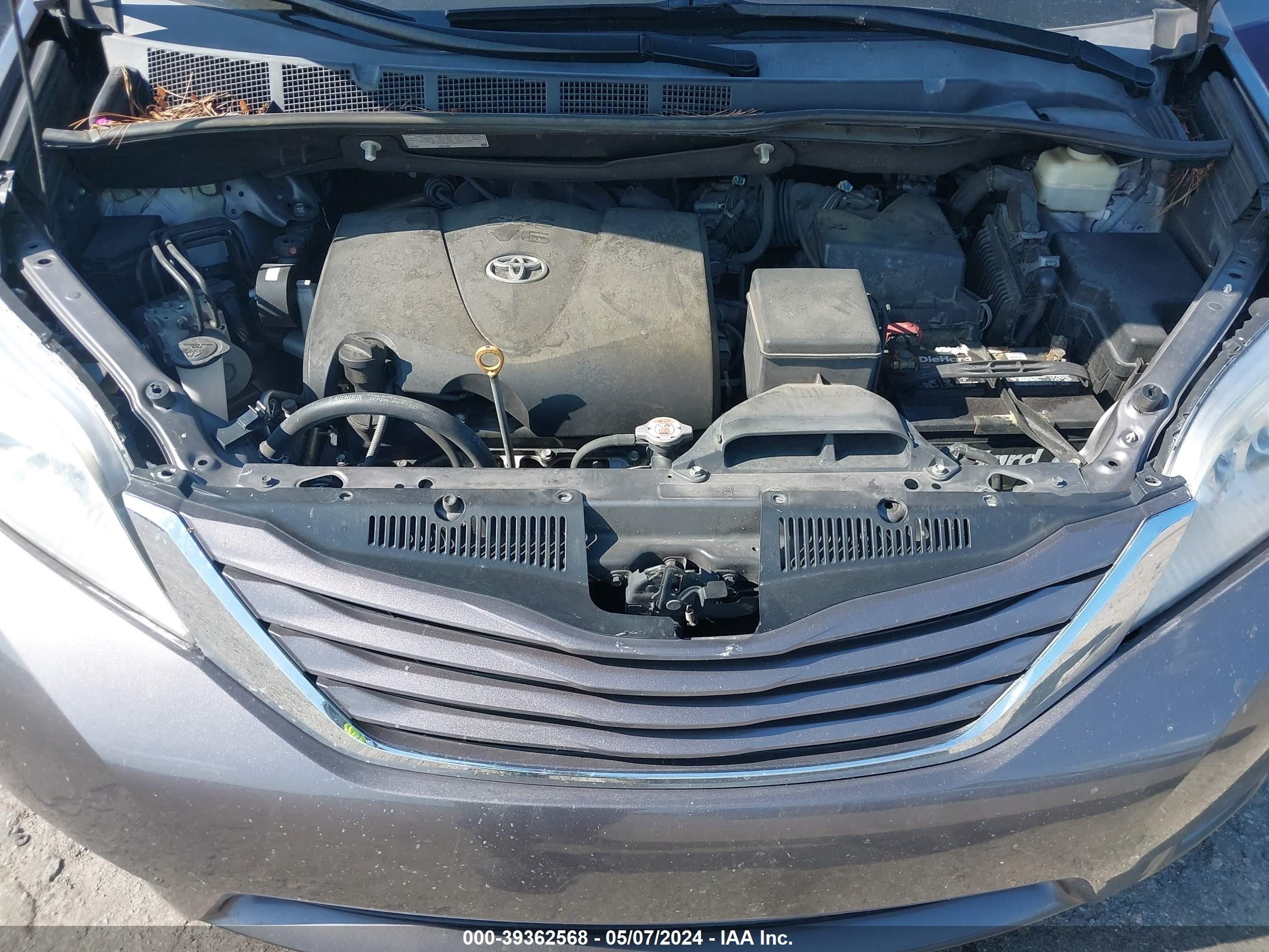 Photo 9 VIN: 5TDKZ3DC2HS798174 - TOYOTA SIENNA 