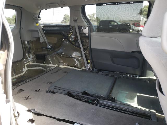 Photo 5 VIN: 5TDKZ3DC2HS804622 - TOYOTA SIENNA LE 