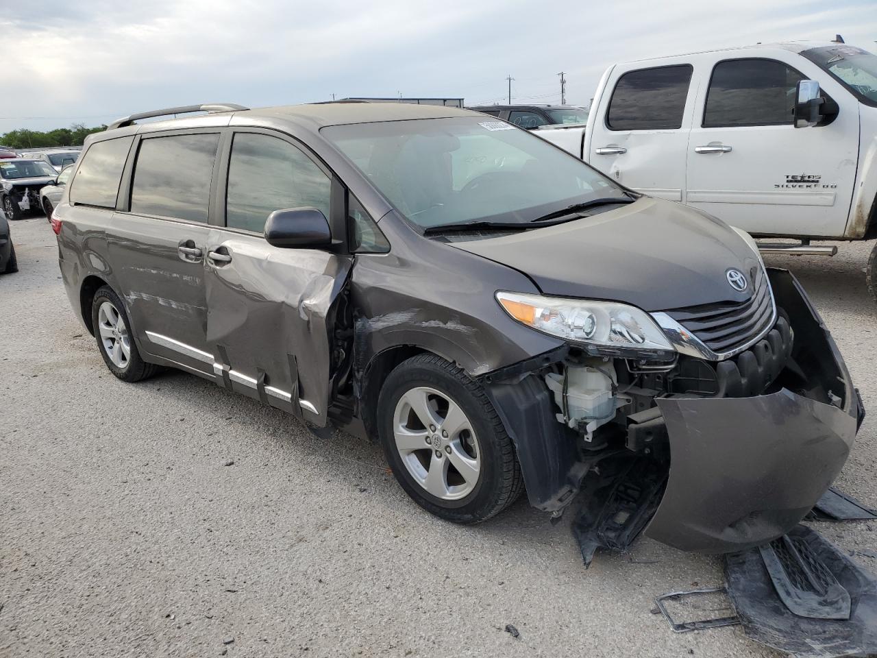 Photo 3 VIN: 5TDKZ3DC2HS827673 - TOYOTA SIENNA 