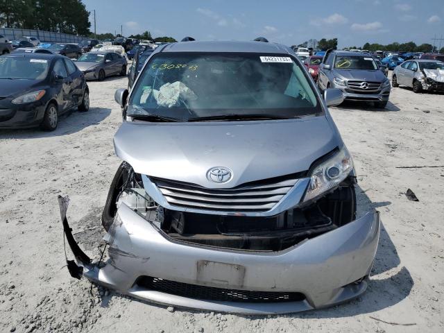 Photo 4 VIN: 5TDKZ3DC2HS847910 - TOYOTA SIENNA 