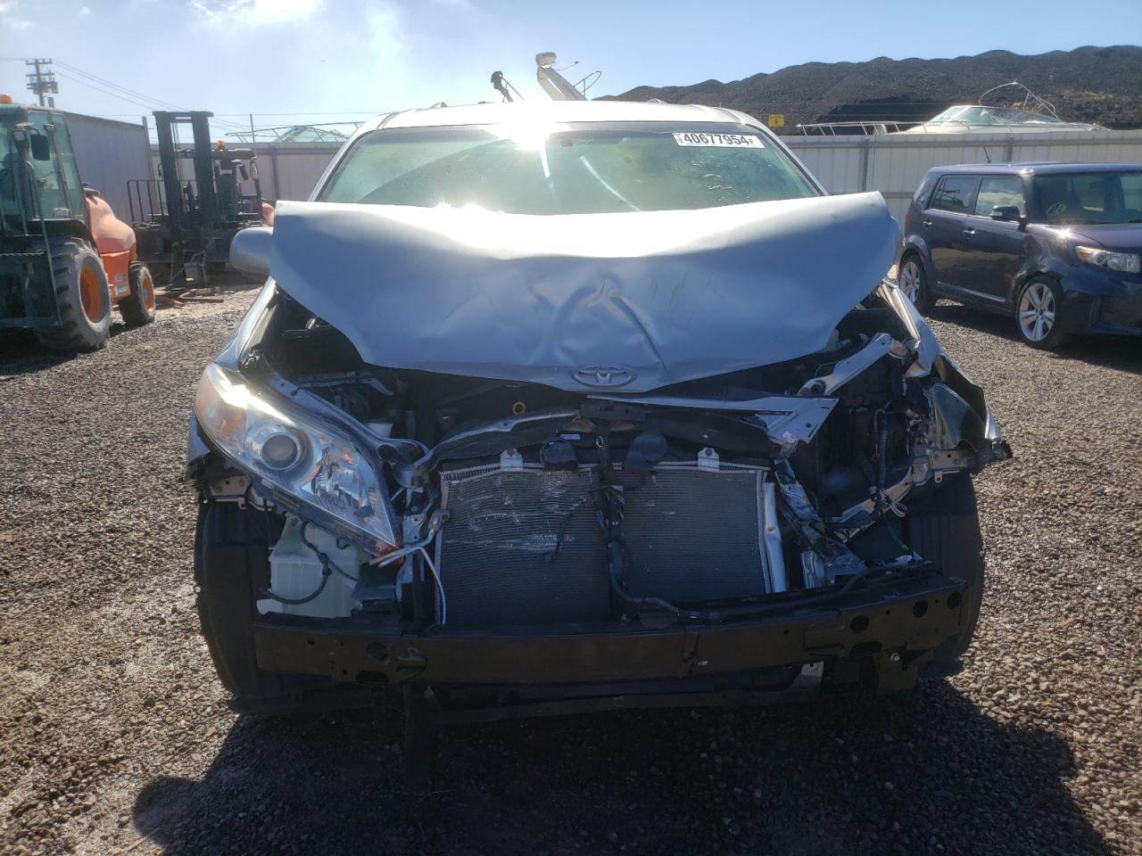 Photo 4 VIN: 5TDKZ3DC2HS853125 - TOYOTA SIENNA 