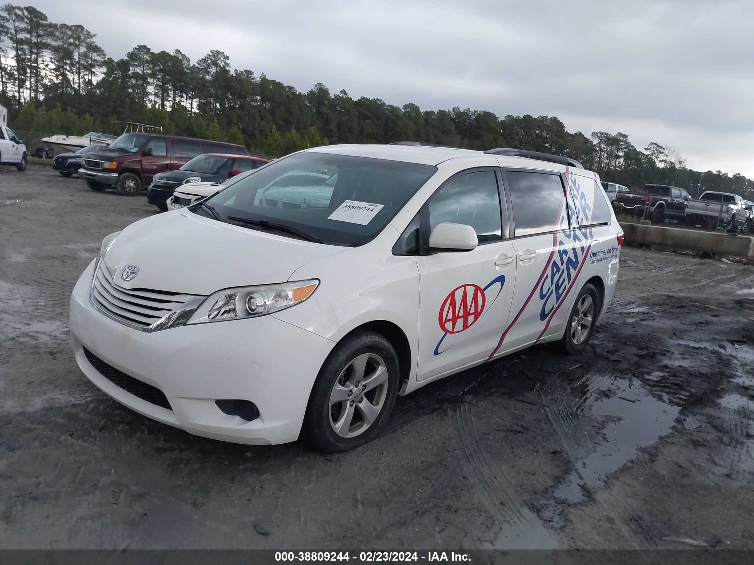 Photo 1 VIN: 5TDKZ3DC2HS868756 - TOYOTA SIENNA 