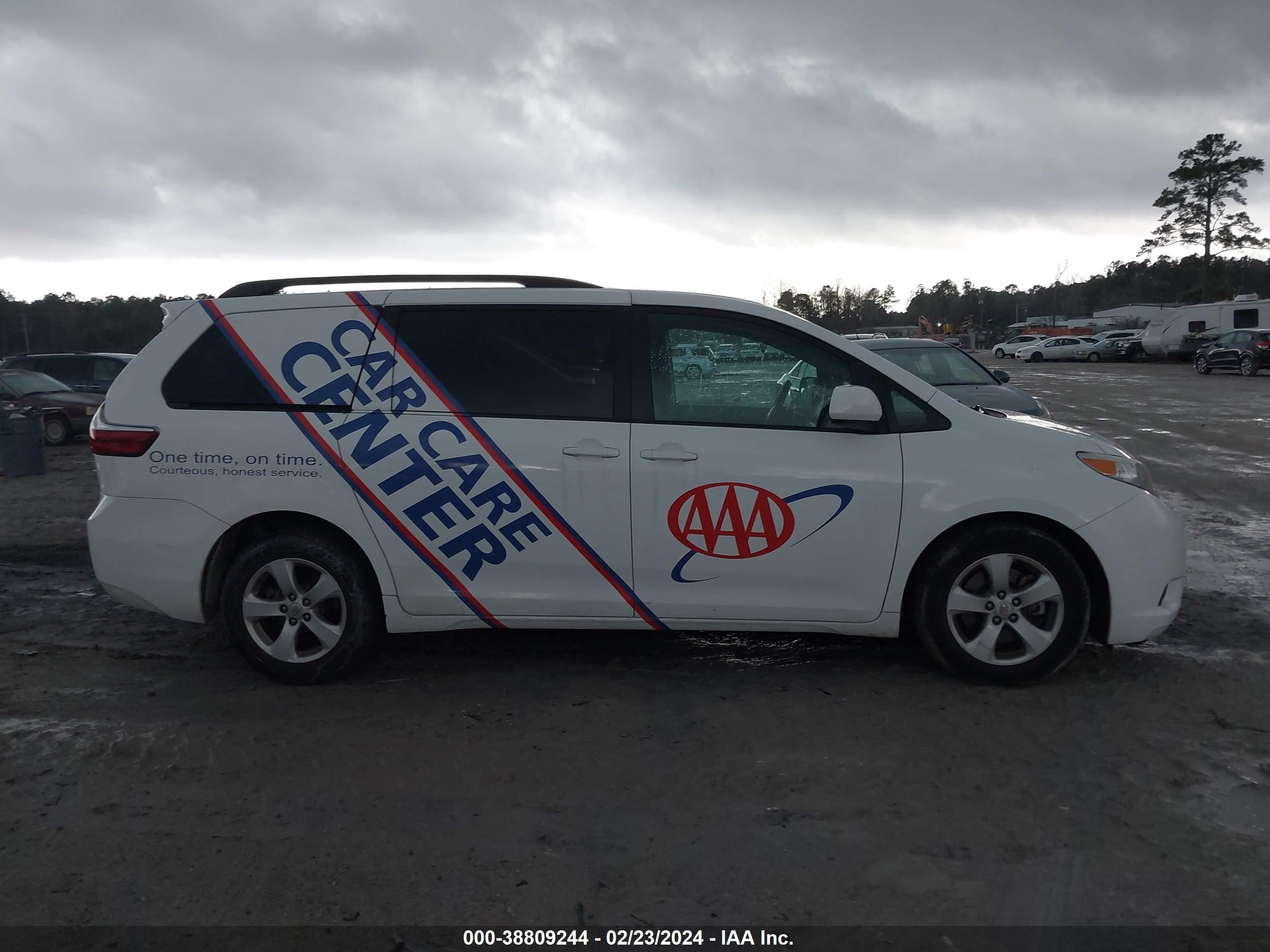 Photo 12 VIN: 5TDKZ3DC2HS868756 - TOYOTA SIENNA 