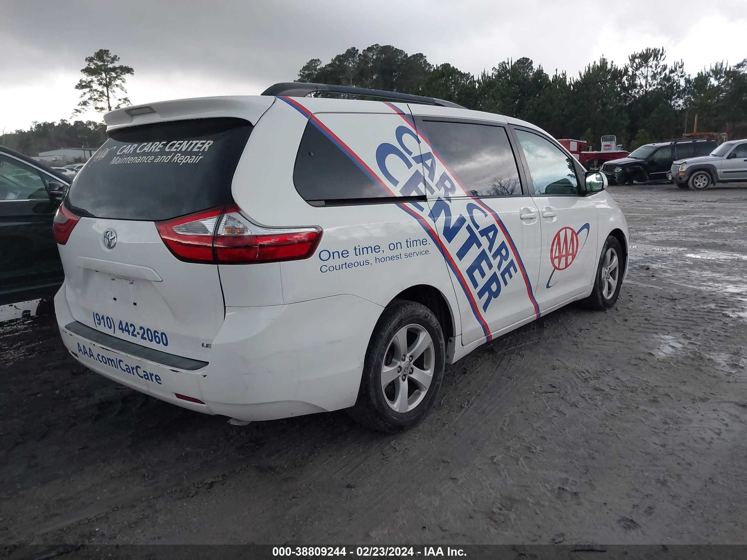 Photo 3 VIN: 5TDKZ3DC2HS868756 - TOYOTA SIENNA 