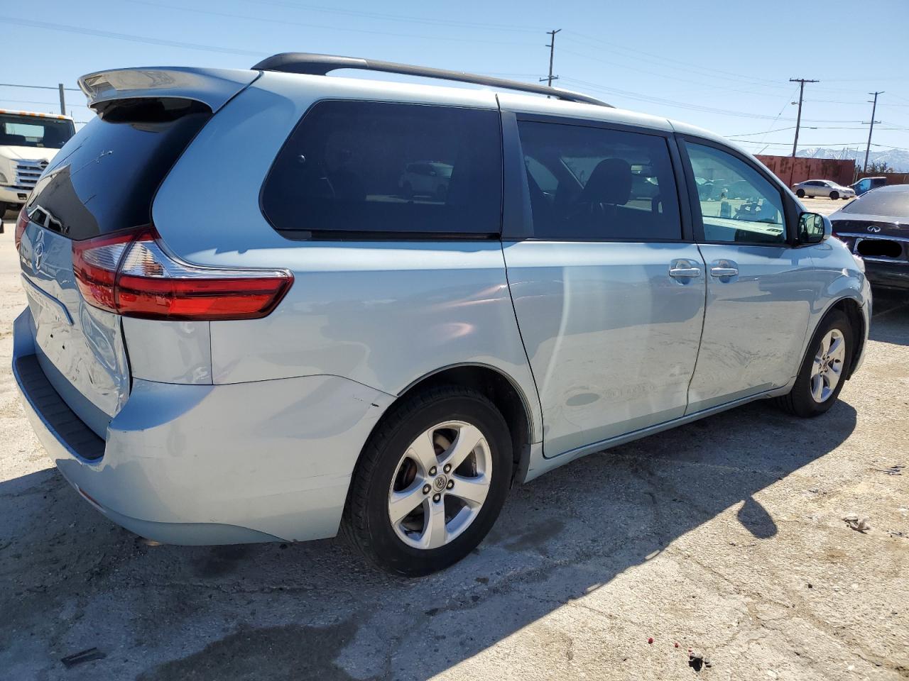 Photo 2 VIN: 5TDKZ3DC2HS883886 - TOYOTA SIENNA 