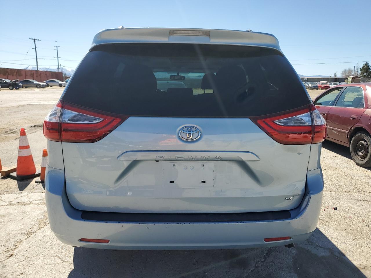 Photo 5 VIN: 5TDKZ3DC2HS883886 - TOYOTA SIENNA 