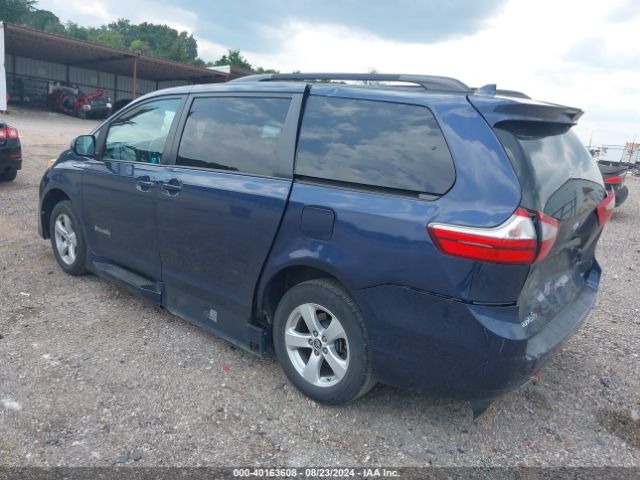 Photo 2 VIN: 5TDKZ3DC2JS910364 - TOYOTA SIENNA 