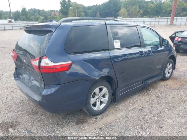 Photo 3 VIN: 5TDKZ3DC2JS910364 - TOYOTA SIENNA 