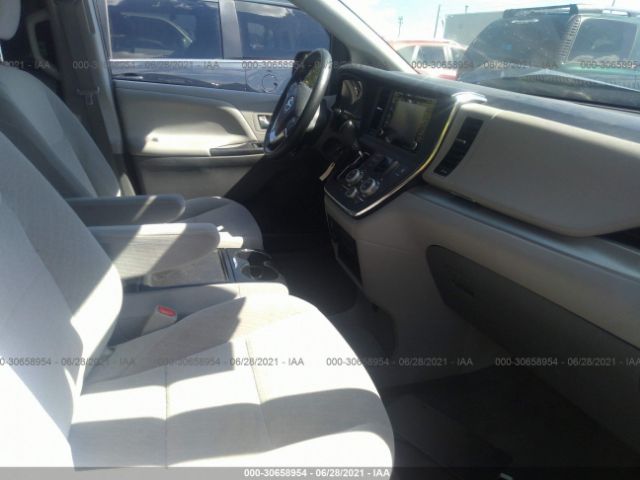 Photo 4 VIN: 5TDKZ3DC2JS932168 - TOYOTA SIENNA 