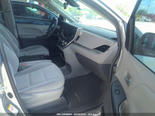 Photo 4 VIN: 5TDKZ3DC2JS957040 - TOYOTA SIENNA 