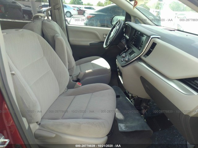 Photo 4 VIN: 5TDKZ3DC2KS970582 - TOYOTA SIENNA 