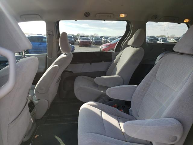 Photo 5 VIN: 5TDKZ3DC2KS978262 - TOYOTA SIENNA LE 