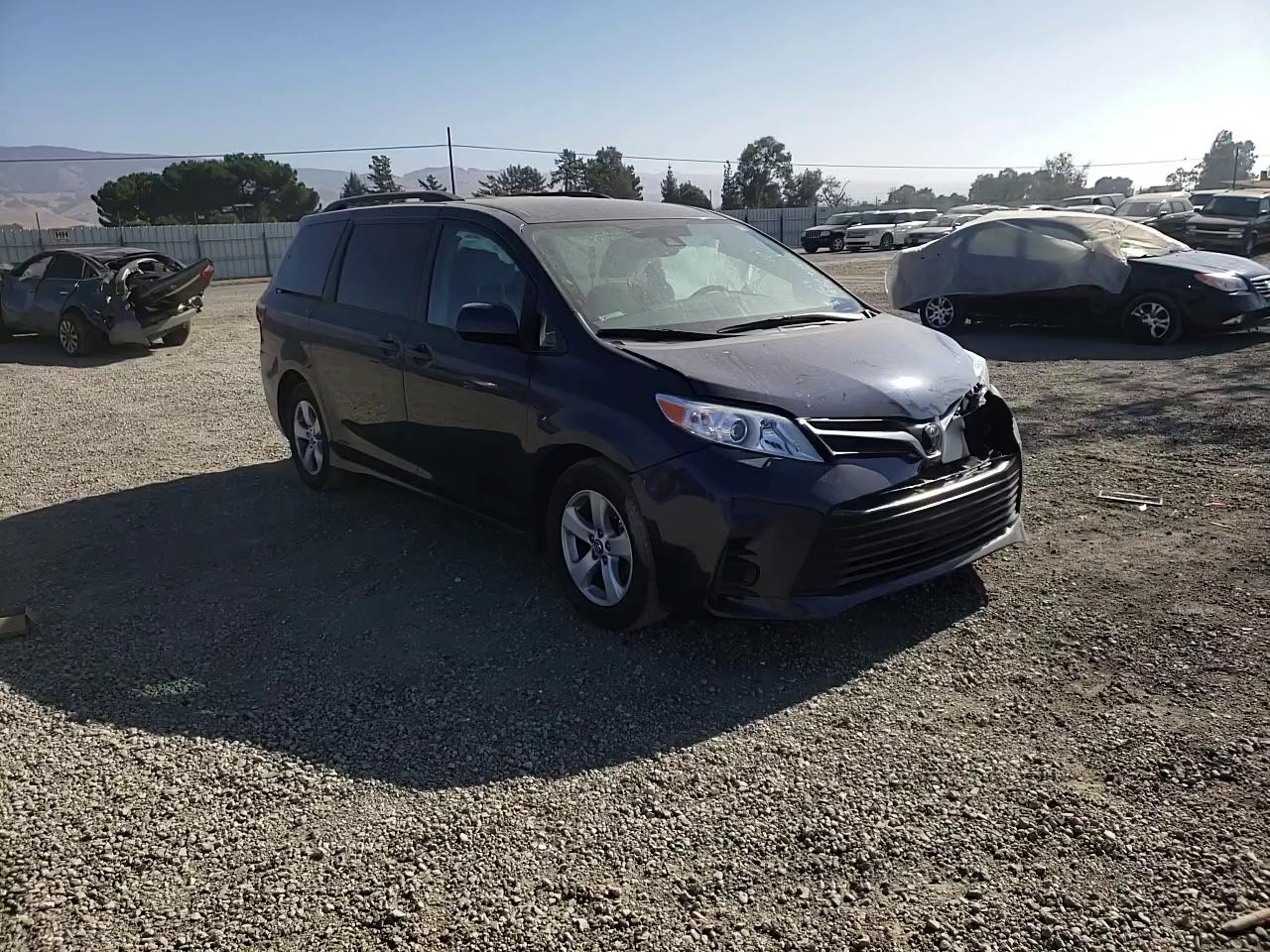 Photo 10 VIN: 5TDKZ3DC2KS990217 - TOYOTA SIENNA LE 