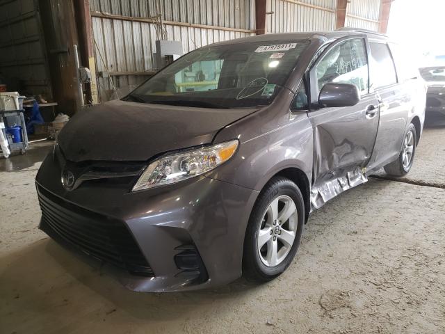 Photo 1 VIN: 5TDKZ3DC2KS993862 - TOYOTA SIENNA LE 