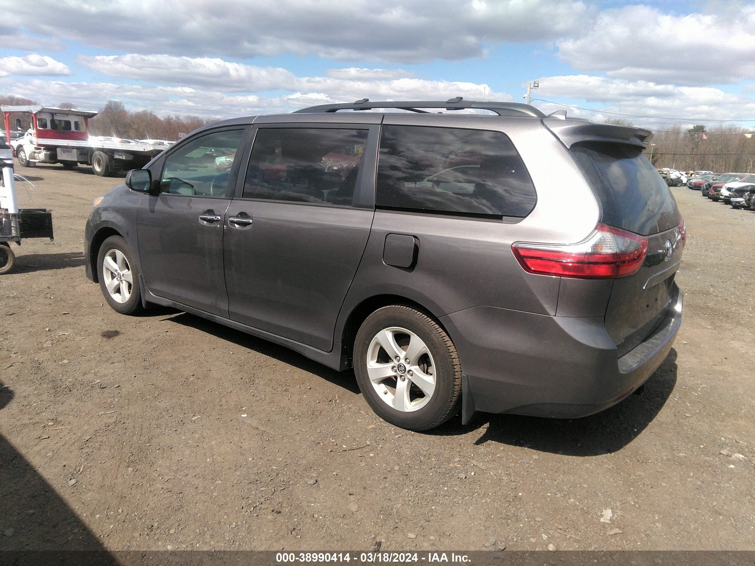 Photo 2 VIN: 5TDKZ3DC2LS043633 - TOYOTA SIENNA 