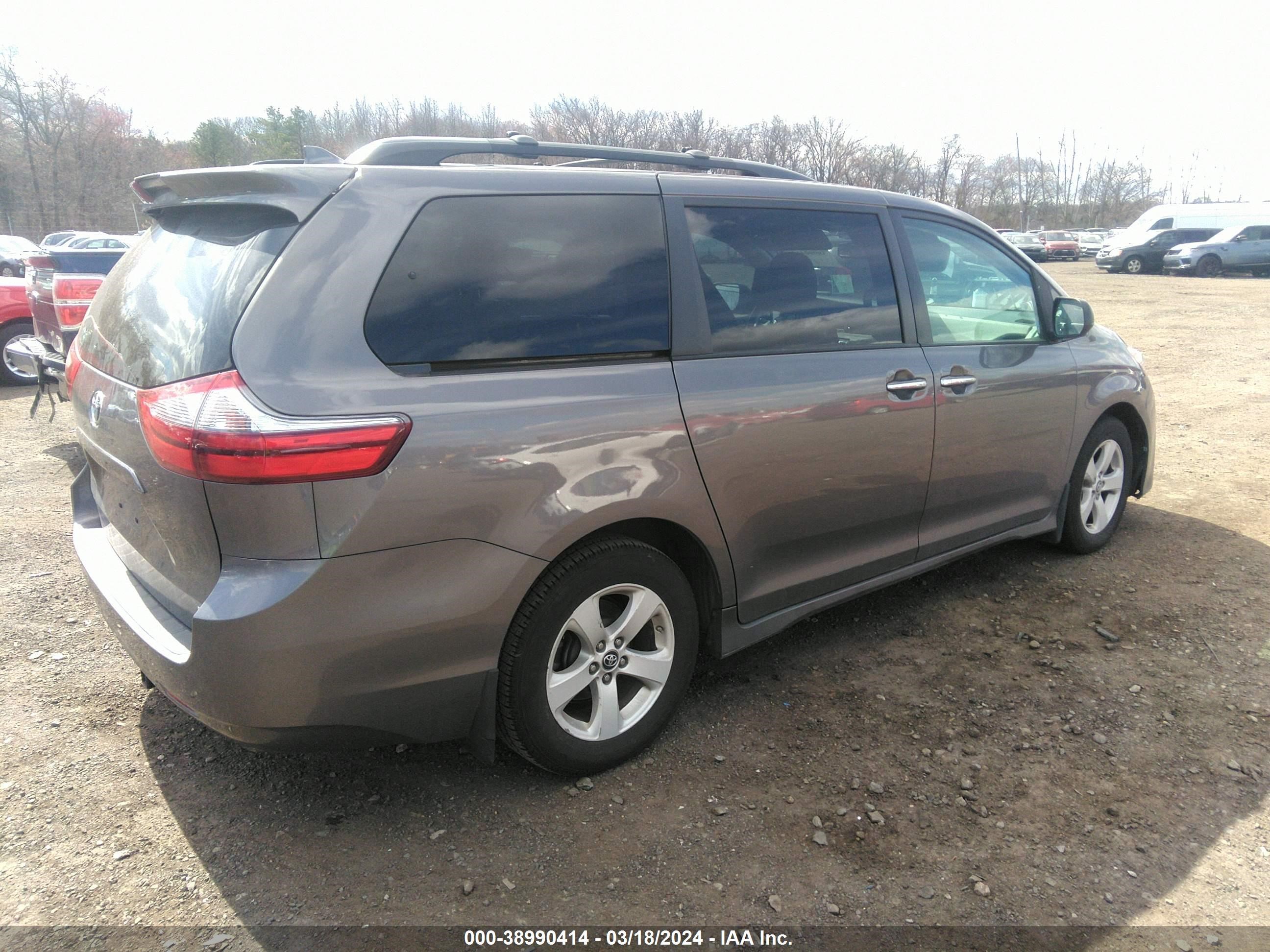 Photo 3 VIN: 5TDKZ3DC2LS043633 - TOYOTA SIENNA 