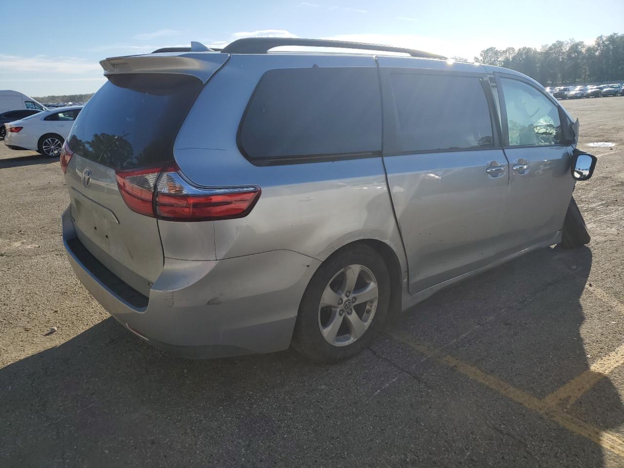 Photo 2 VIN: 5TDKZ3DC2LS045611 - TOYOTA SIENNA 