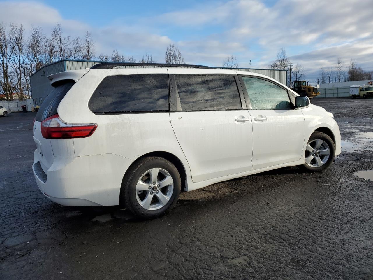 Photo 2 VIN: 5TDKZ3DC2LS059301 - TOYOTA SIENNA 