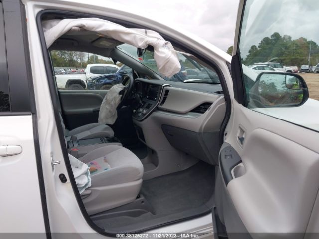 Photo 4 VIN: 5TDKZ3DC2LS071299 - TOYOTA SIENNA 