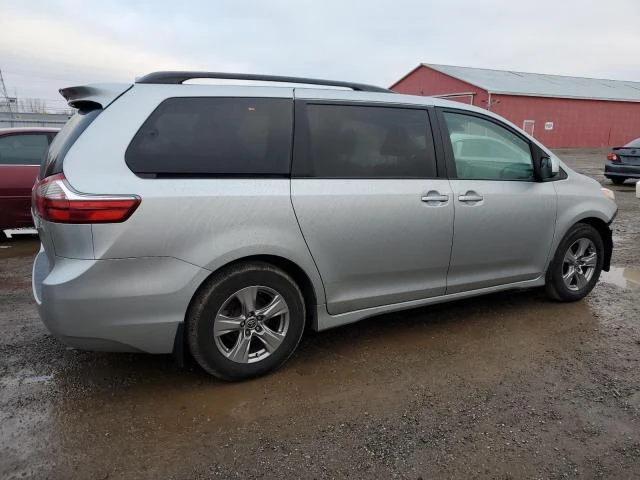 Photo 2 VIN: 5TDKZ3DC2LS077880 - TOYOTA SIENNA LE 