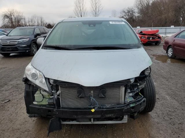 Photo 4 VIN: 5TDKZ3DC2LS077880 - TOYOTA SIENNA LE 