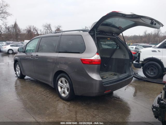 Photo 2 VIN: 5TDKZ3DC3HS776264 - TOYOTA SIENNA 